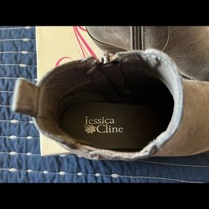 Girls ankle boot size 3, wore for pictures almost new!